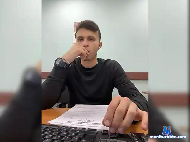 LuckyGuy-69 bongacams performer male