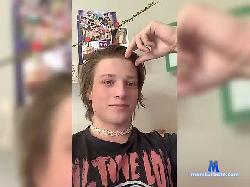 Cute-boy- bongacams live cam performer profile