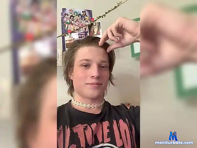 Cute-boy- bongacams performer male
