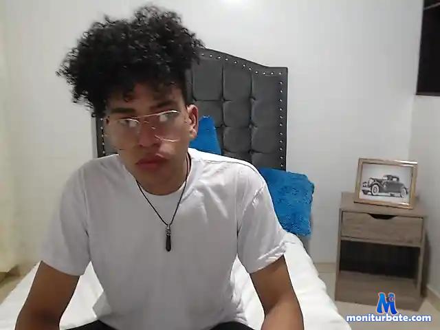 Yeilong bongacams performer male