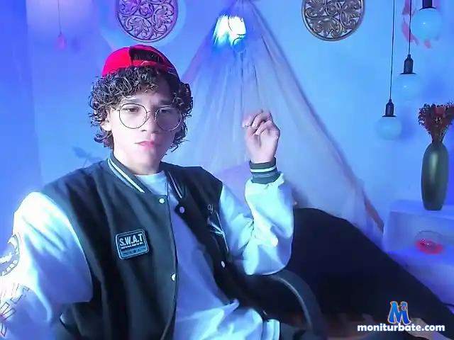 twinklatin1 bongacams performer male