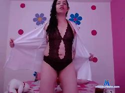 carenine bongacams live cam performer profile