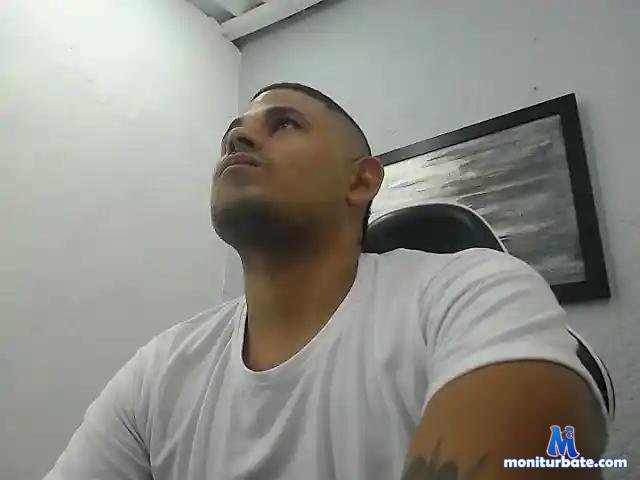 Zeus-033 bongacams performer male