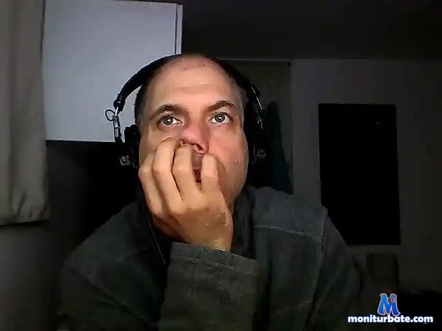 optikal2 bongacams performer male