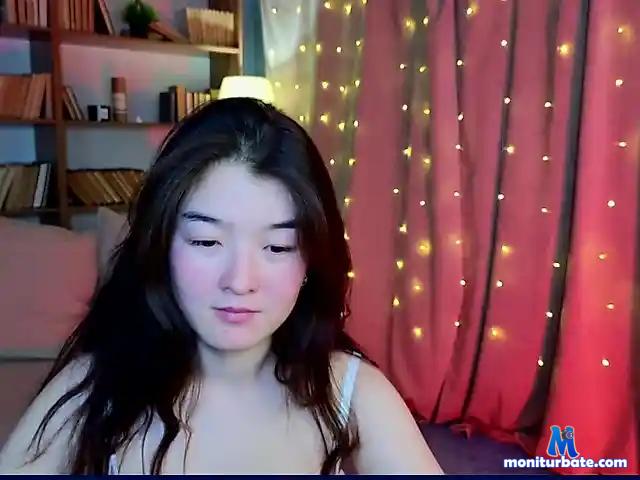 MayaLuu bongacams performer female