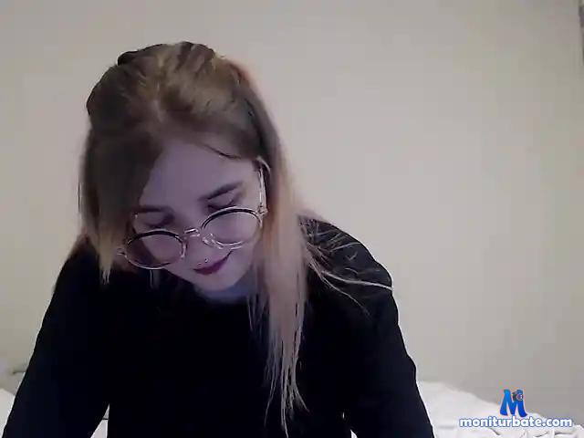 Zelda-Cake bongacams performer female