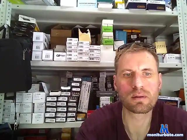 sensmi bongacams performer male