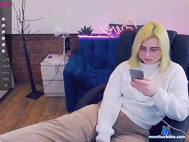 MolliaJany bongacams performer female