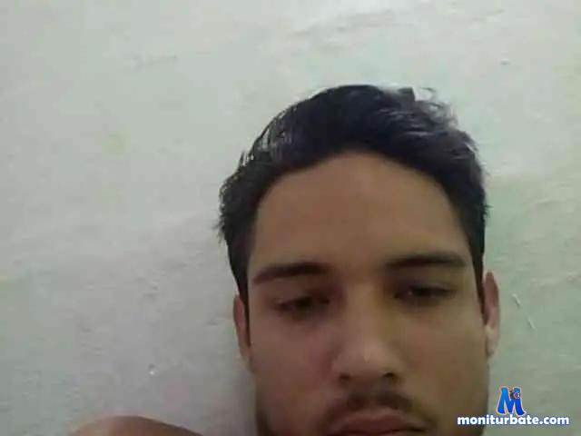 2hotdaddy bongacams performer male