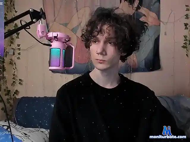 RichyWhite bongacams performer male