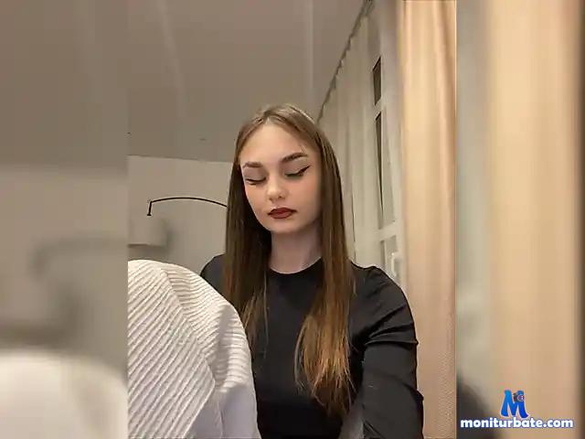varvaramilk bongacams performer female