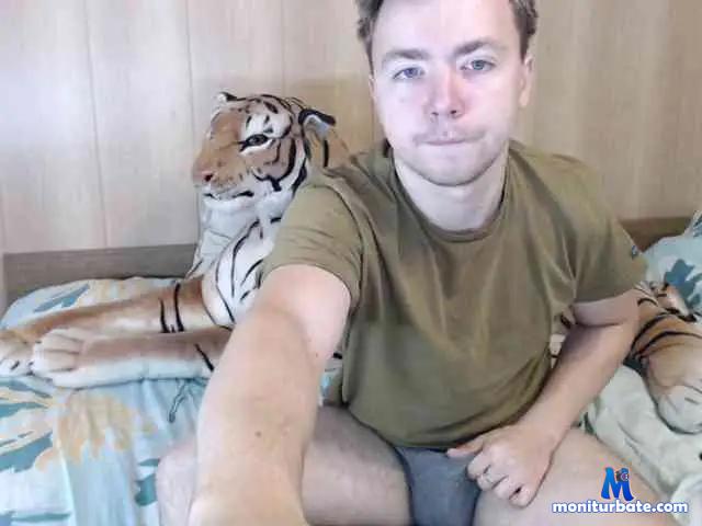 MarkLovee bongacams performer male