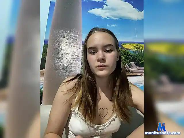 KittiRissb bongacams performer female