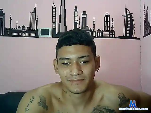 LATINBOYBIG bongacams performer male