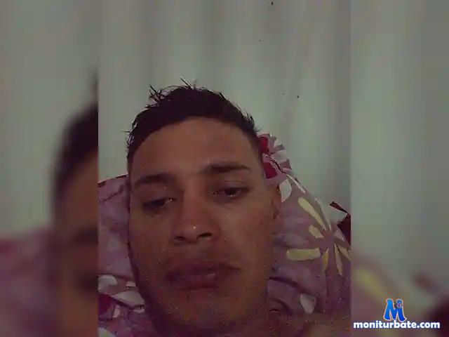 Creispin-00 bongacams performer male