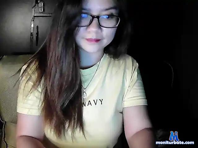GeishaSlut bongacams performer female