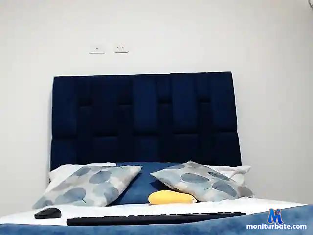 LeanRain bongacams performer male