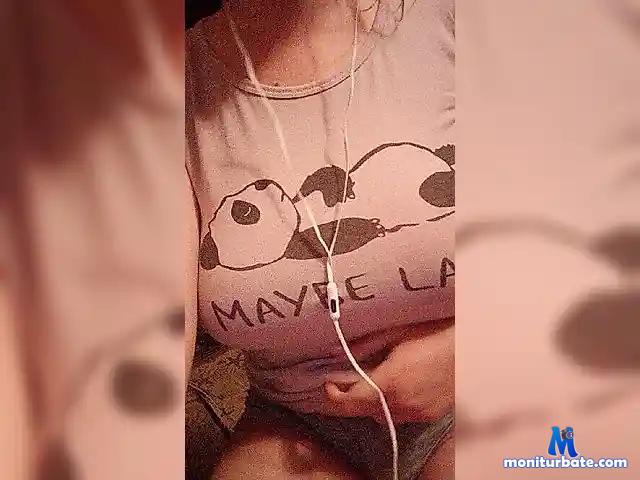 Yaren0018 bongacams performer female