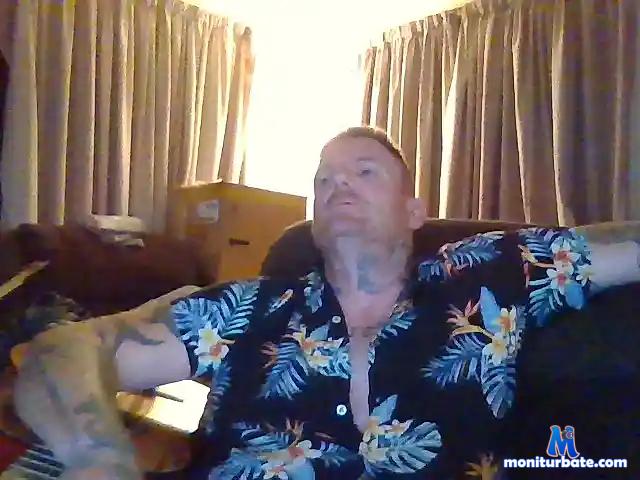 kiwisurf1 bongacams performer male