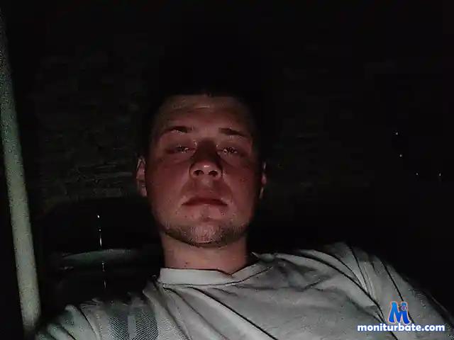 YarkiyXGold bongacams performer male