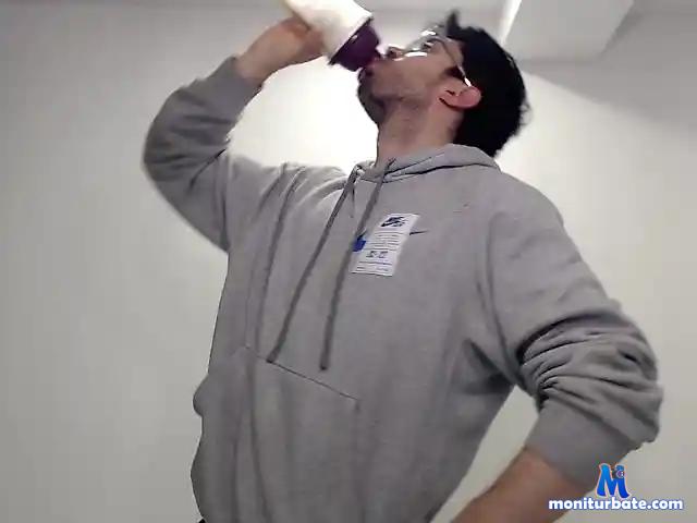 AlejoFit bongacams performer male