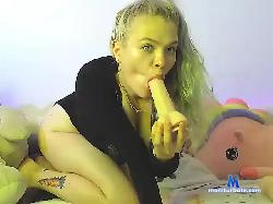 CrystalWhite bongacams live cam performer profile