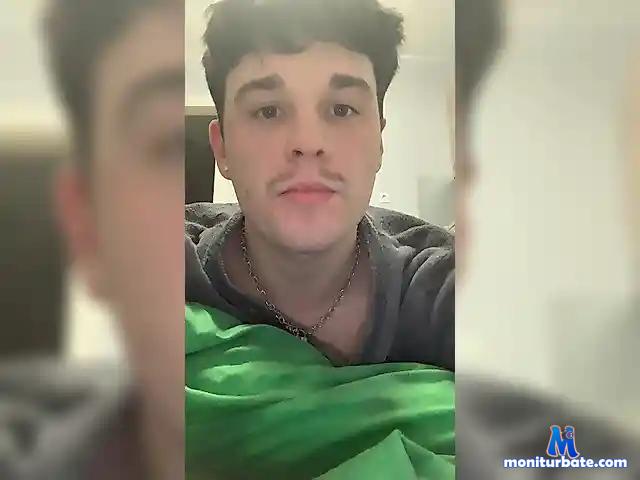 BIGGERchlenik bongacams performer male