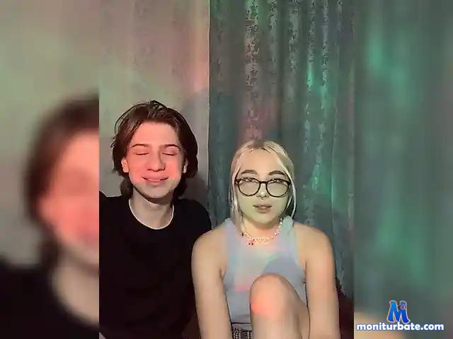 TeensPlaying bongacams performer couple male female