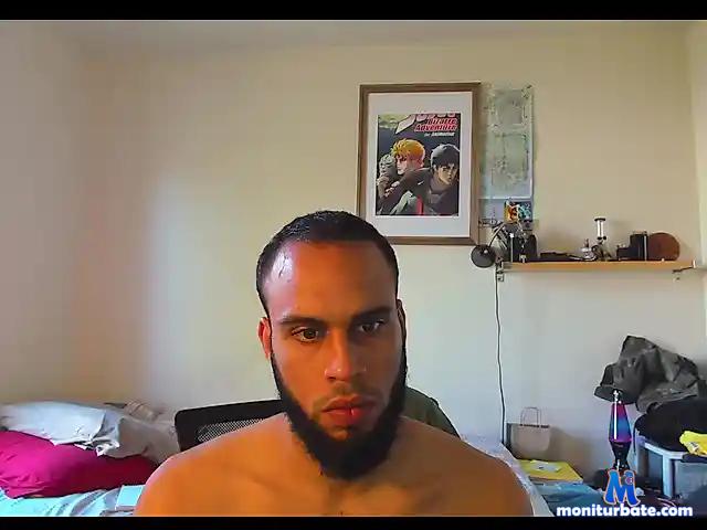 32BlackHearts bongacams performer male