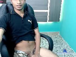 AroonCurved bongacams live cam performer profile