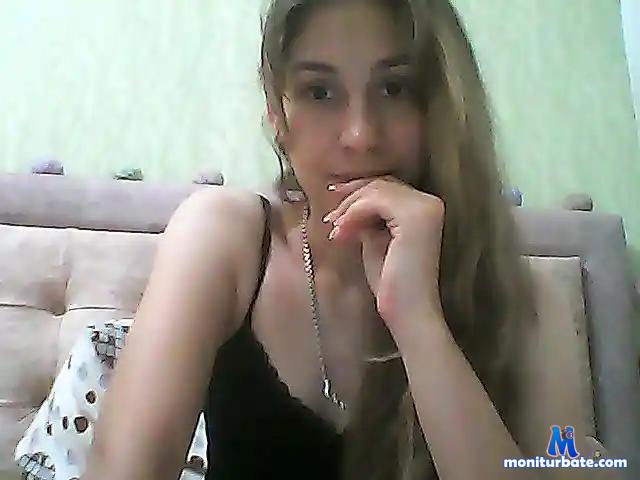 GirlEmily888 bongacams performer female