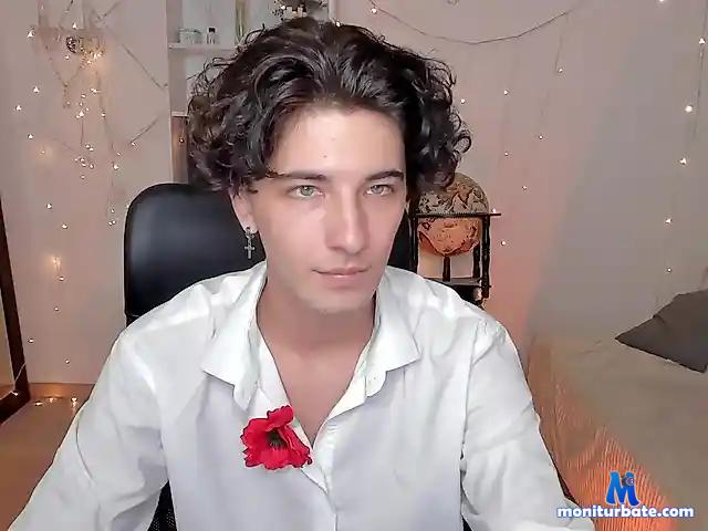 shaved-n-curly bongacams performer male
