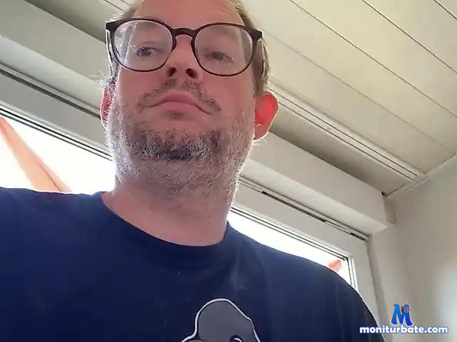 gummicasual bongacams performer male