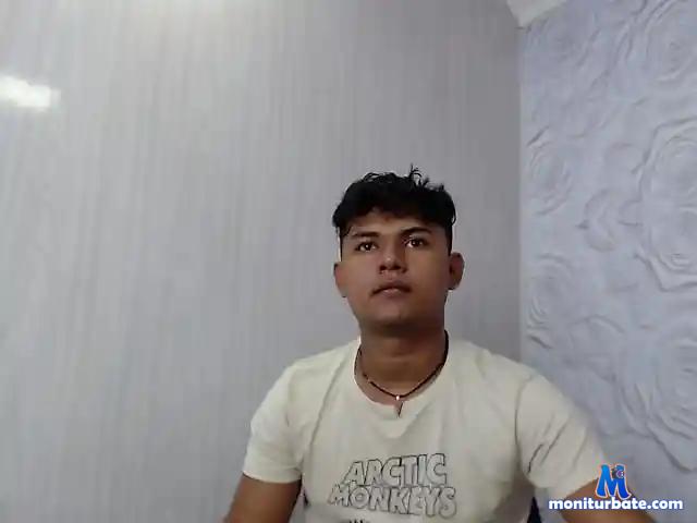 MateoKnight bongacams performer male