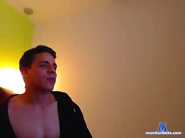 Maximo17- bongacams performer male