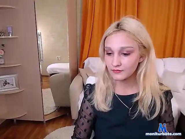 GoldeneHeart bongacams performer female
