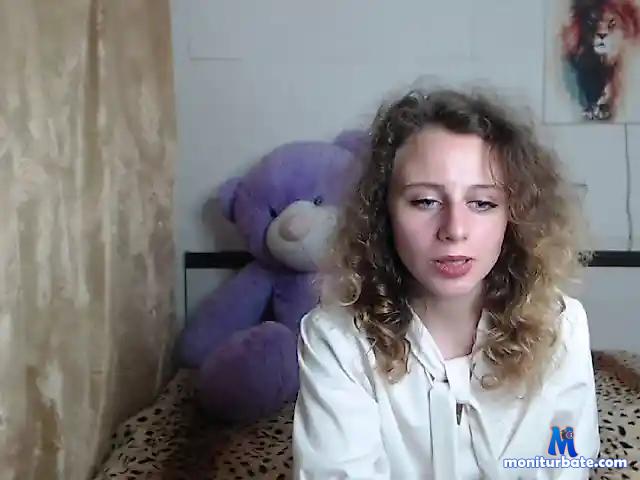 CurlyCutie bongacams performer female