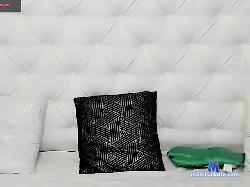 CurvyTeen bongacams live cam performer profile