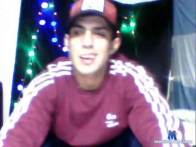 PapiCubano bongacams performer male