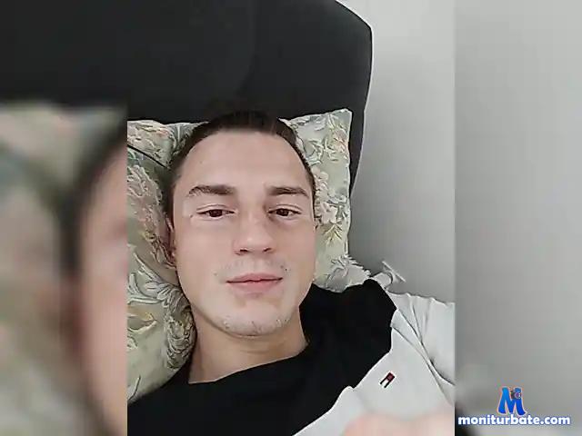 YummyGun bongacams performer male
