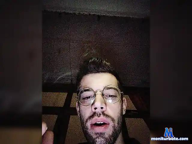 Boy2001a bongacams performer male