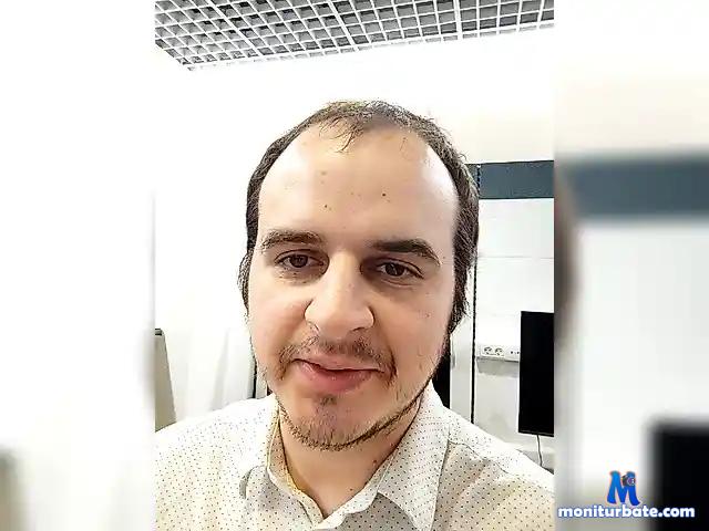 Flufy-cat011 bongacams performer male