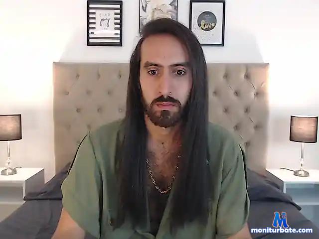 Emiliano-Sant bongacams performer male