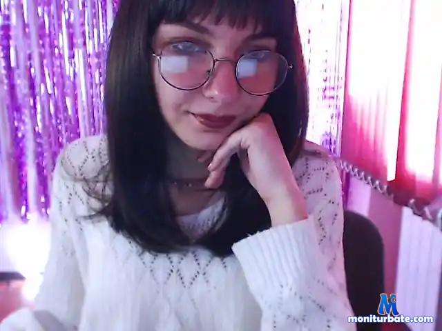 magdalineL bongacams performer female