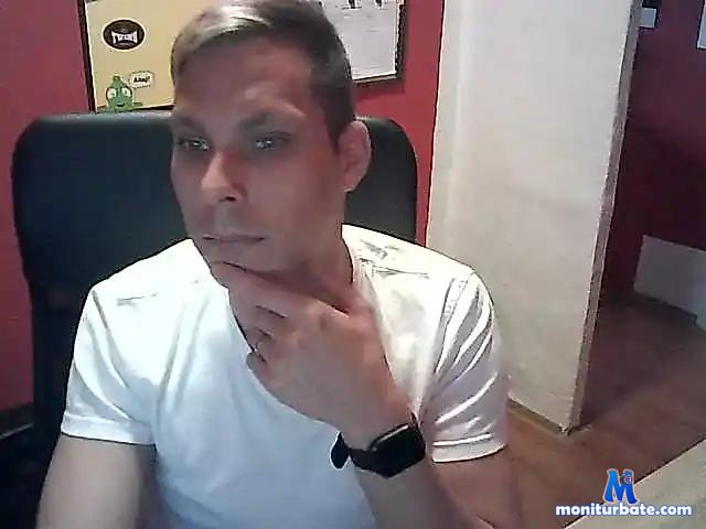 Kukisek20 bongacams performer male