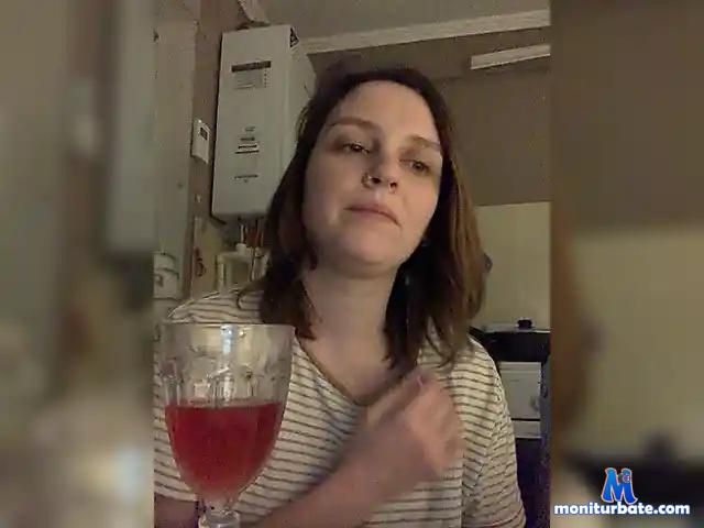 Yuzhlove bongacams performer female