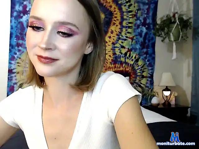 littlelorelai bongacams performer female