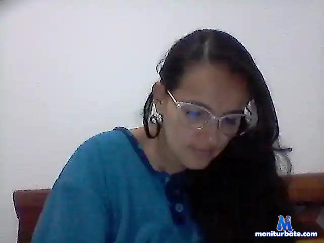 Carolina-p00 bongacams performer female