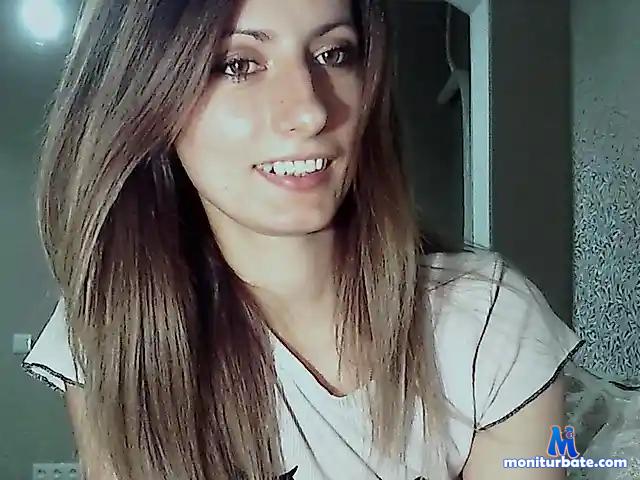 MoonKissy bongacams performer female