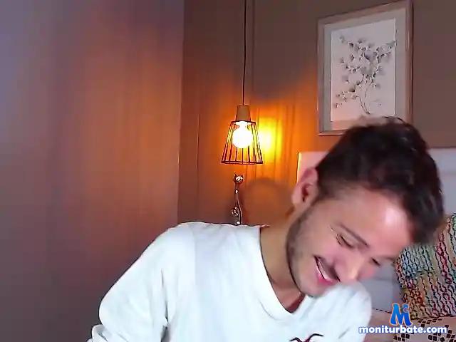 yerow-lux bongacams performer male